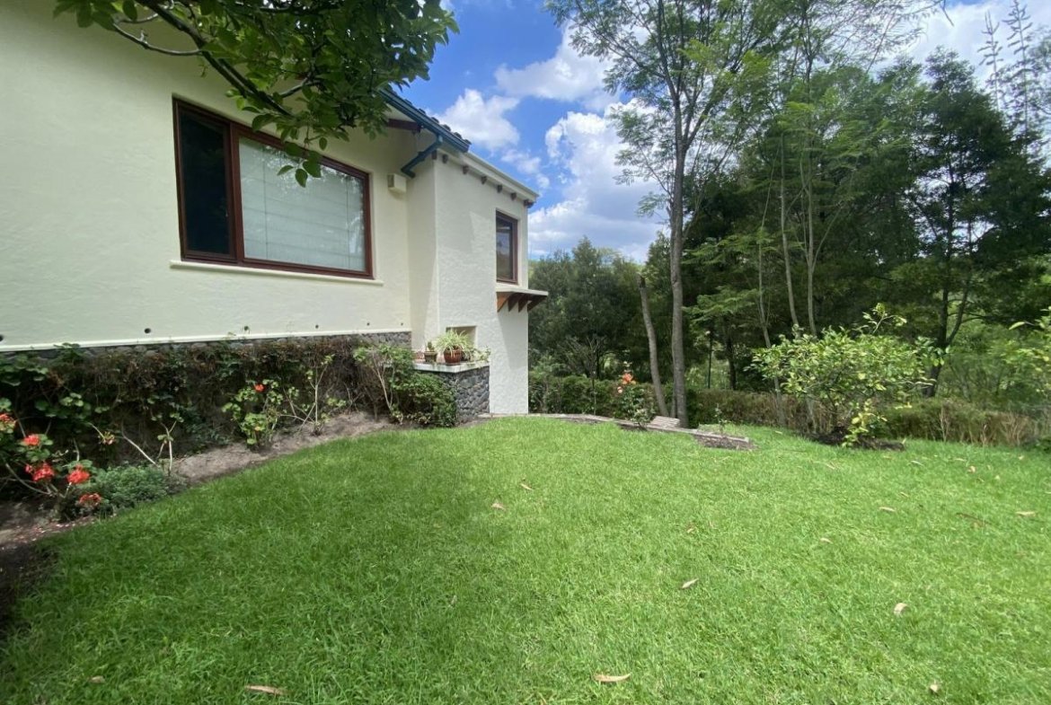 Quito – Cumbayá – Casa Una Planta en Urbanización Pallares Meneses