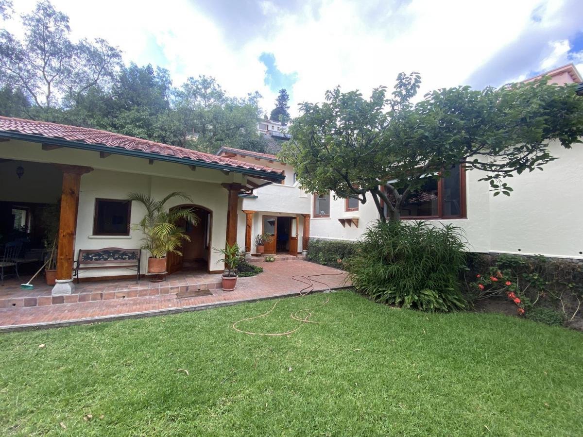 Quito – Cumbayá – Casa Una Planta en Urbanización Pallares Meneses