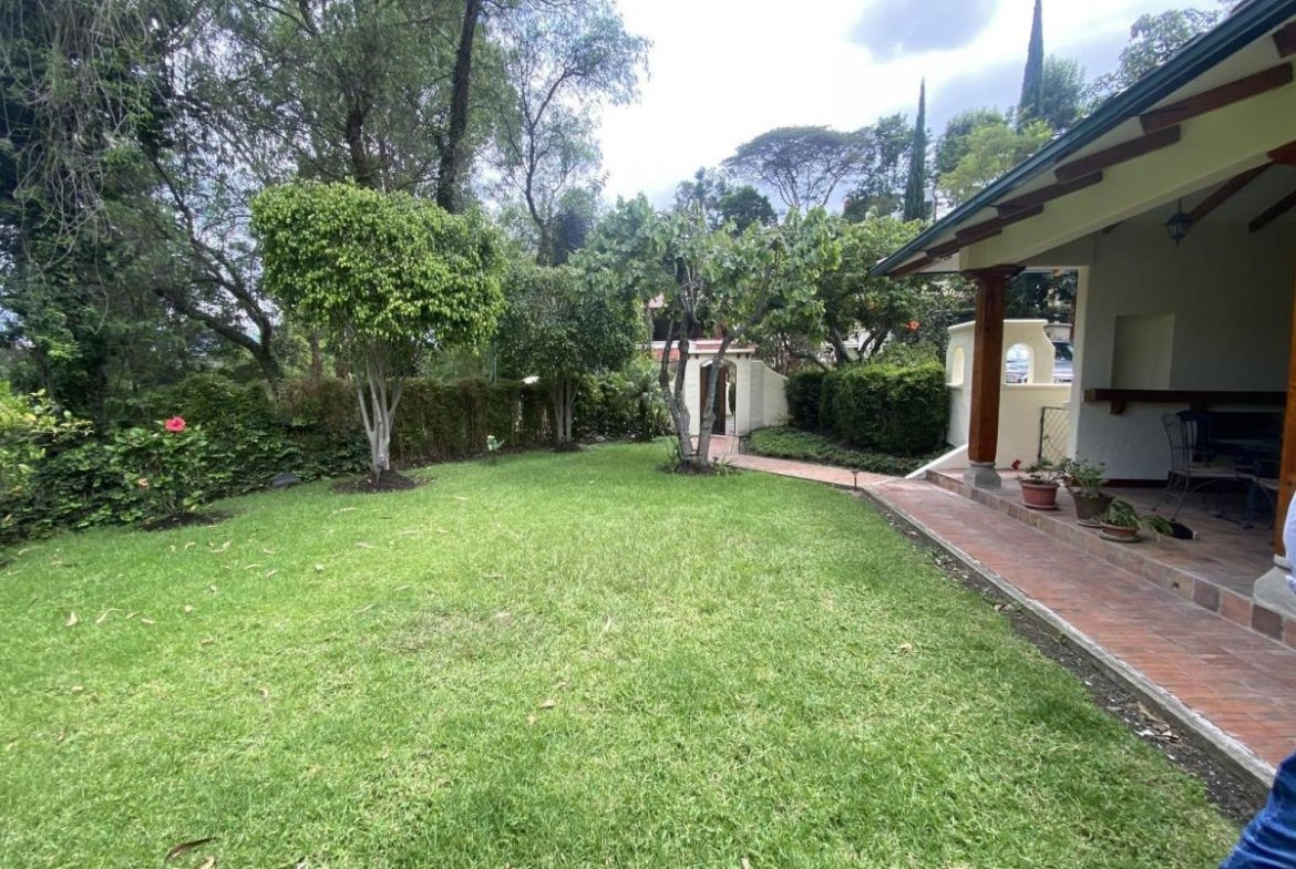 Quito – Cumbayá – Casa Una Planta en Urbanización Pallares Meneses