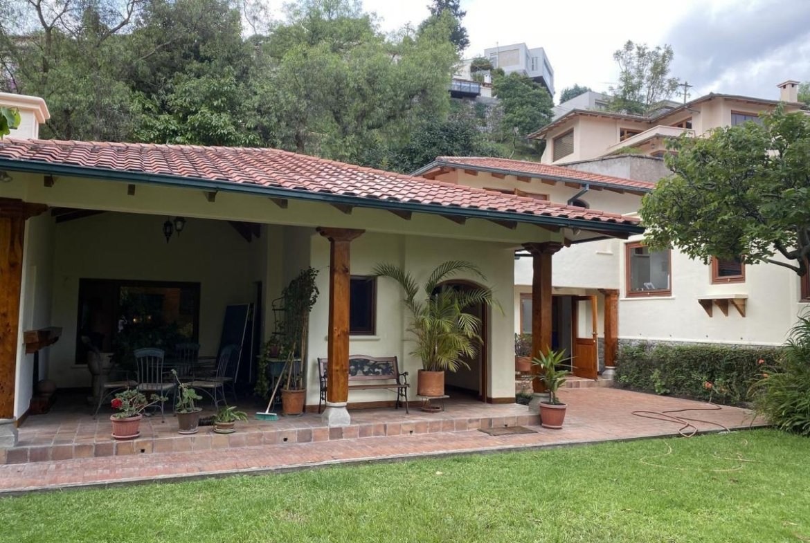 Quito – Cumbayá – Casa Una Planta en Urbanización Pallares Meneses