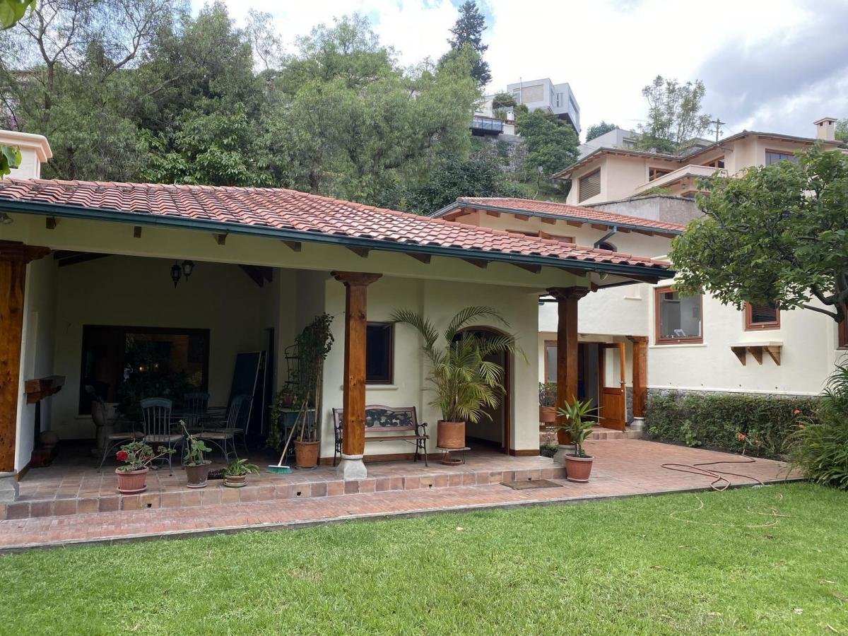 Quito – Cumbayá – Casa Una Planta en Urbanización Pallares Meneses