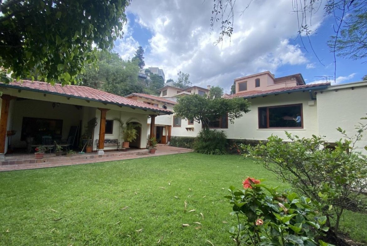 Quito – Cumbayá – Casa Una Planta en Urbanización Pallares Meneses