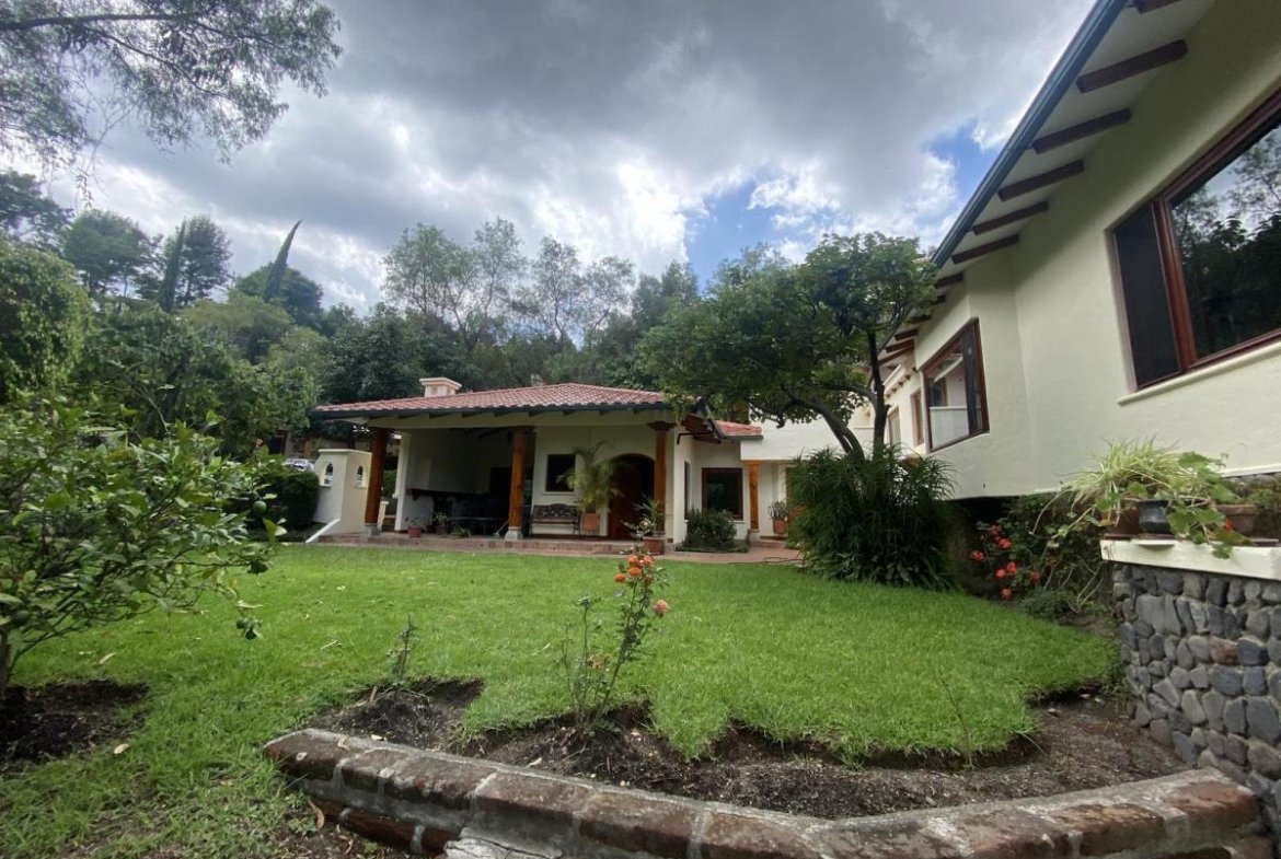 Quito – Cumbayá – Casa Una Planta en Urbanización Pallares Meneses