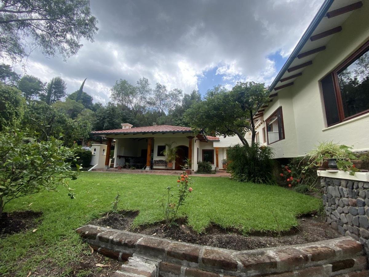 Quito – Cumbayá – Casa Una Planta en Urbanización Pallares Meneses