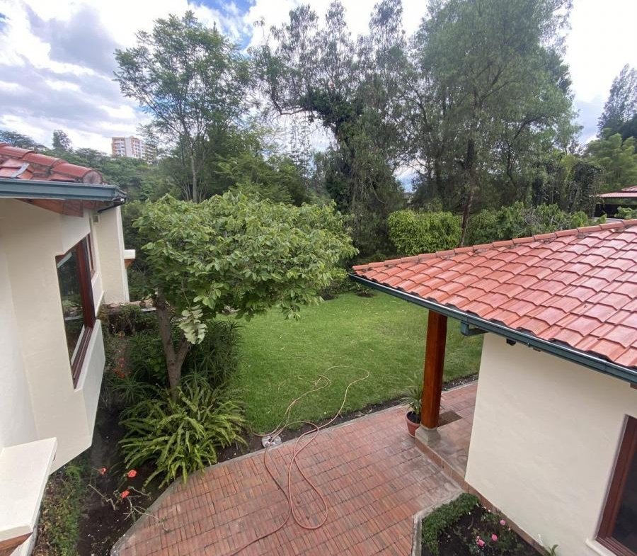 Quito – Cumbayá – Casa Una Planta en Urbanización Pallares Meneses