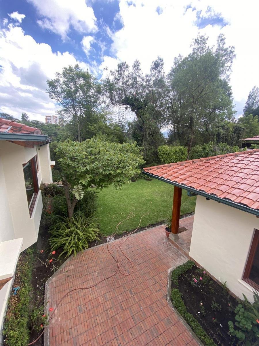 Quito – Cumbayá – Casa Una Planta en Urbanización Pallares Meneses